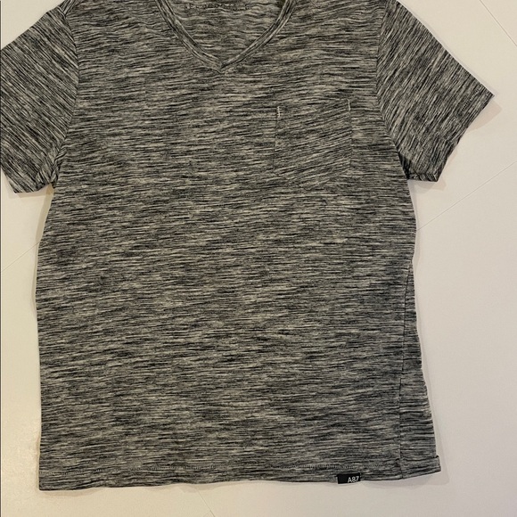 Mens Aeropostale Black and Gray V-Neck T-Shirt Size Large - Picture 2 of 3